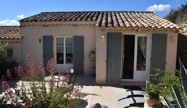Charming country house, foothills of the Ventoux, 3 bedrooms, calm and magnificent view