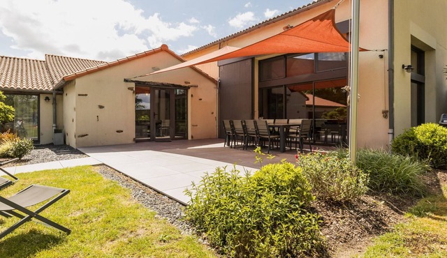 Charming Countryside Retreat with Indoor Heated Pool Near Nantes & Clisson