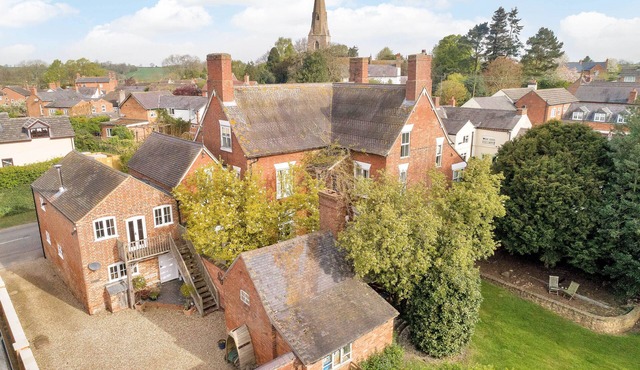 Charming country house - sleeps 18