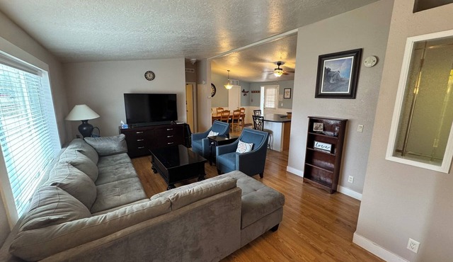 Charming Countryside, 3 bedroom, 2 bath home with plenty of parking.nn