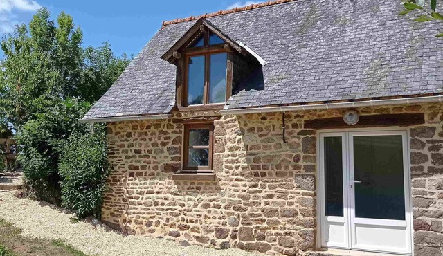 Charming countryside cottage with heated pool & private jacuzzi. 3 star rated