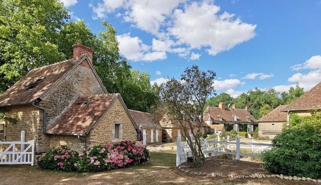 Charming Countryside Retreat: Heated Pool, Tennis, Games Room - Near Le Mans