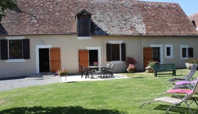 Charming Detached House, Shaded Garden, Near Lake & Family Activities
