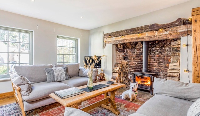 Charming Downland Cottage - Pass the Keys