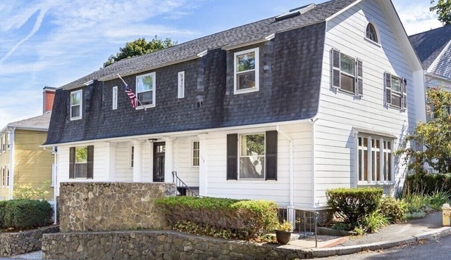 Charming downtown home in the center of Historic Marblehead: 5min walk to harbor