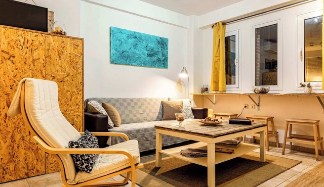 Charming Downtown Retreat with Parking Spot