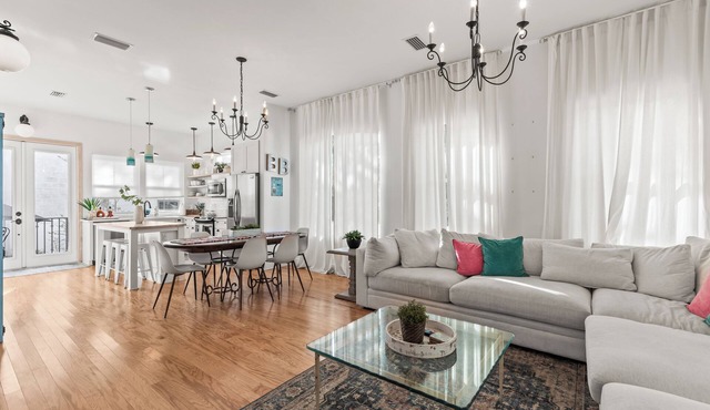 Charming Downtown Treasure - Enchanting home with hot tub & love tree