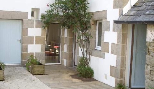 Charming duplex apartment, downtown, on the port, near beach and train station