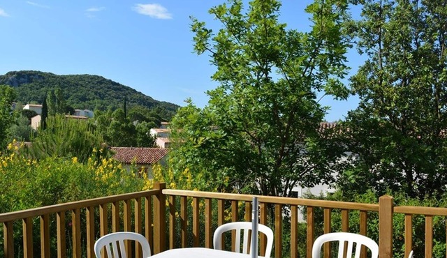 Charming Duplex House for 6 with Terrace, WiFi, Pet-Friendly - Grospierres