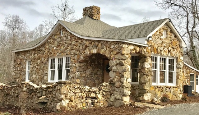 Charming, Early 1900's Cottage, Newly Renovated, Hot Tub, Fire Pit