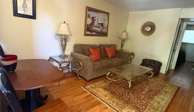 Charming Efficient 2nd Floor 2 Bedroom Apartment