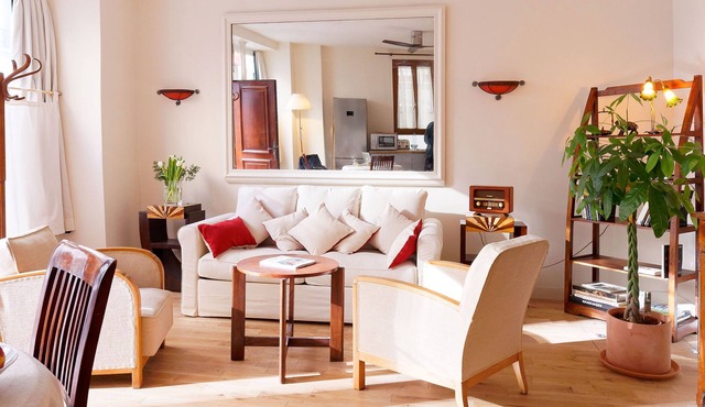 Charming Elegant Warm 1B Flat, 592 Ft, Montmartre