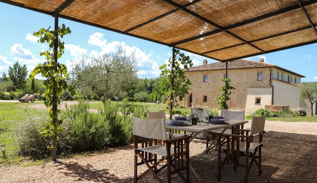 Charming farmhouse, between Todi Perugia and Lake Trasimeno