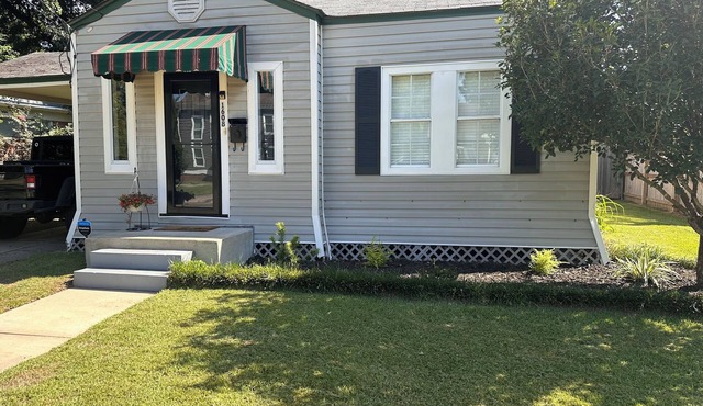 Charming, family-friendly house centrally located in the Garden District!