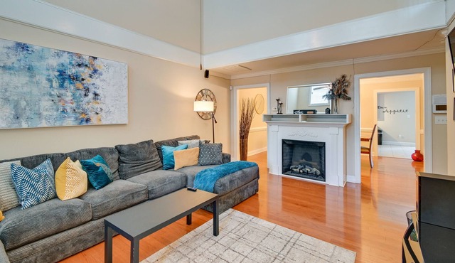 Charming Fayetteville Townhome, 9 Mi to Downtown!