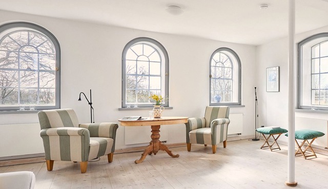 Charming first floor apartment with direct garden access