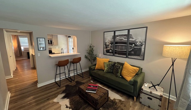 Charming First Floor 1-Bedroom - Steps Unionville Center Shops