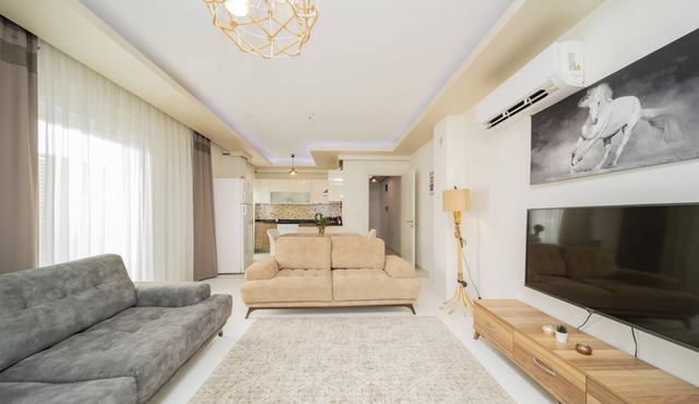 Charming Flat w Balcony 3 min to Beach