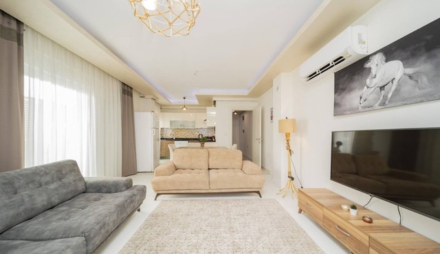 Charming Flat w Balcony 3 min to Beach