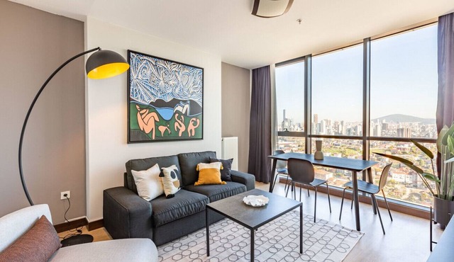 Charming Flat with Gorgeous City View in Atasehir