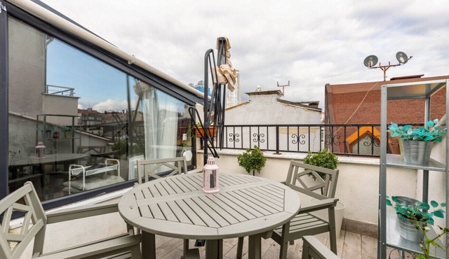 Charming Flat with Patio in Nisantasi