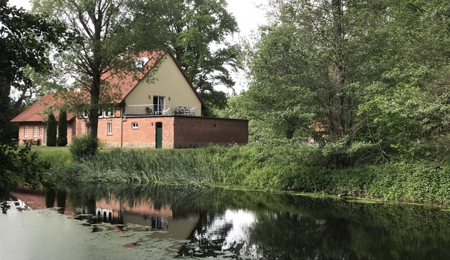 Charming forester's lodge in the heart of a forest