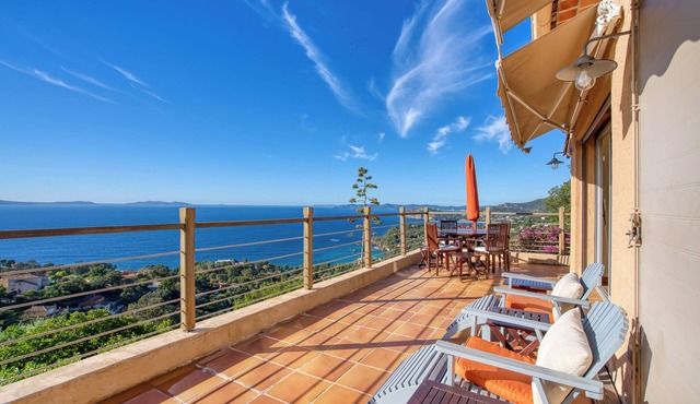 CHARMING PROPERTY WITH SPECTACULAR VIEWS AND SMALL POOL NESTLED ON THE CORNICHE