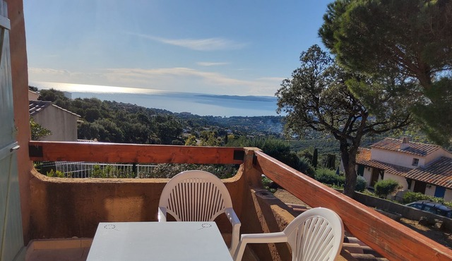 Charming pavilion 5 minutes from the beaches and the entrance to the Gulf of Saint Tropez