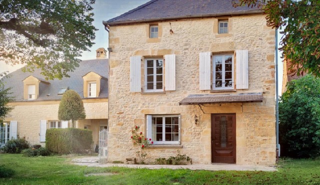 Charming Guesthouse with Pool & AC in the Heart of the Village near the River