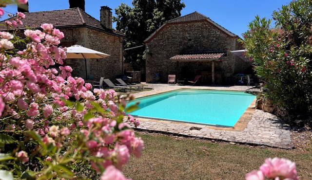 Charming house at one with nature- Swimming pool- Near GOLF and TOURIST SITES