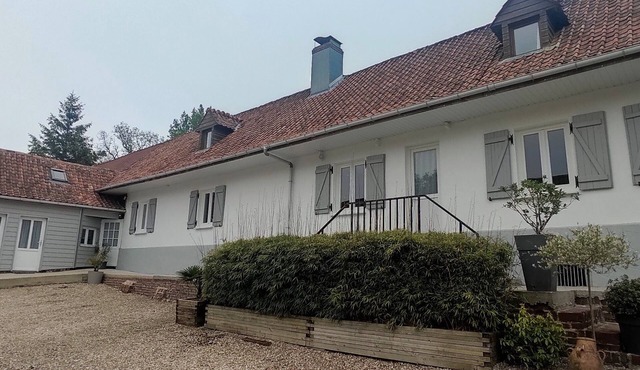 Charming cottage with heated indoor pool and quiet near the sea