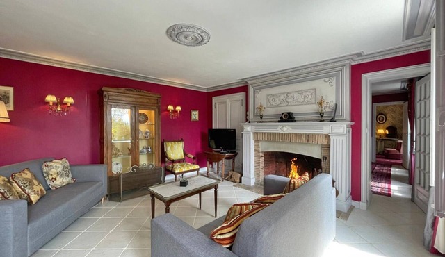 Charming house with enclosed garden in Saint-Pierre-des-Loges