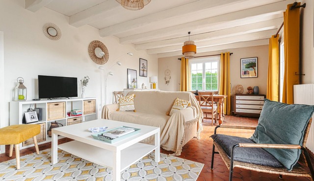 Charming House with Terrace, Parking, and Comfort 10 min from Beach and Harbor