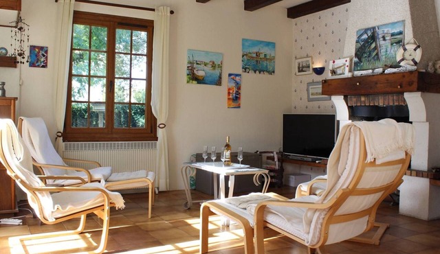 Charming 3BR House in Saint-Trojan-les-Bains, 6 Sleeps, Terrace, BBQ, Parking Included
