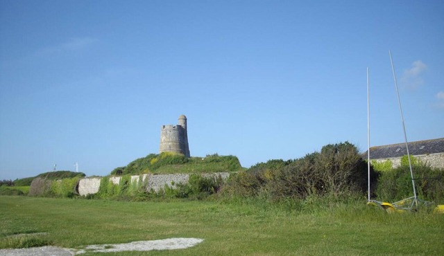 Charming family apartment in central Saint-Vaast-la-Hougue with wifi