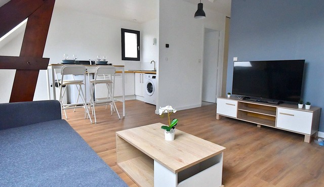 Charming, fully-equipped, refurbished F2.
