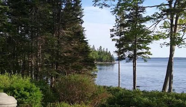 Charming, Fully-Equipped Cottage With Private Beach near Acadia National Park