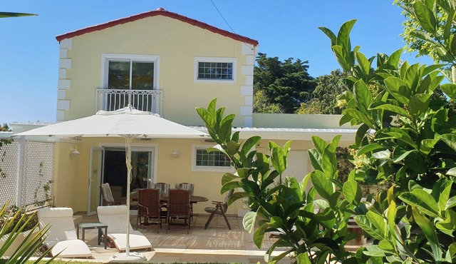 Charming fully fitted double storey Cottage near Constantia Village
