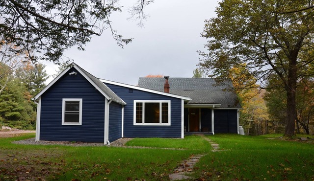 Charming, fully restored Catskills cabin on 10 acres by Hunter/Tannersville
