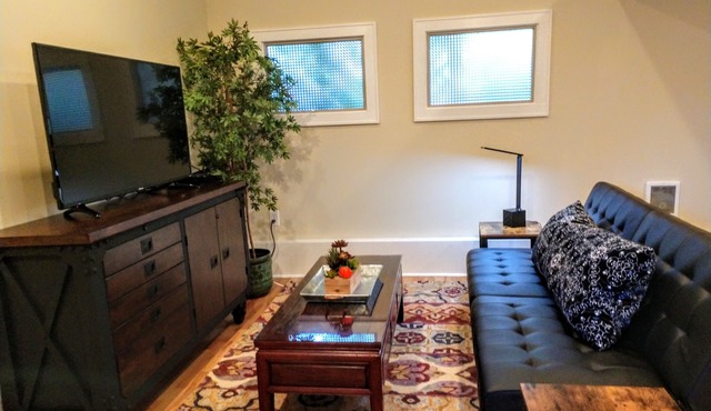 Charming Garden Studio Cottage in North Green Lake