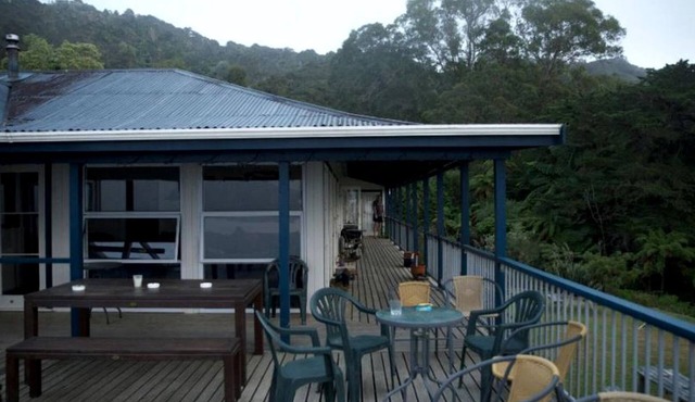 Charming Getaway Close to Biking and Hiking near Whanganui, New Zealand