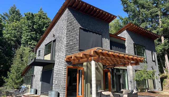 Charming Getaway in Gig Harbor - Hot Tub - Patio