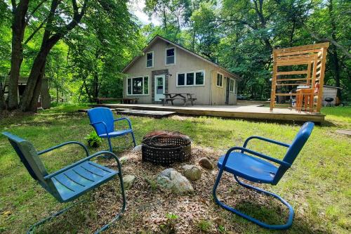 Charming Getaway: Rustic Cabin on West Battle Lake
