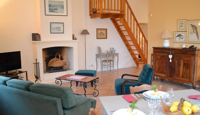 Charming Gîte with Shared Pool & Vineyard Views in Saint-Cybardeaux - Accessible & Family-Friendly