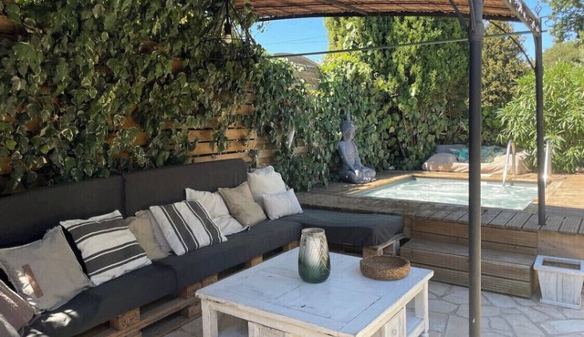 Charming gîte for 4 with swimming pool (independent and with its own private entrance)>