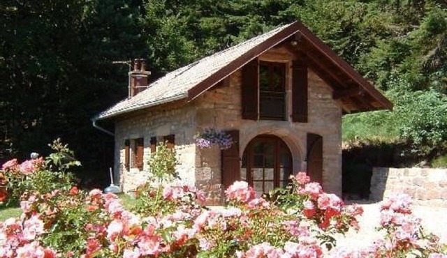 Charming gîte in a privileged 3-hectare setting with unobstructed views.