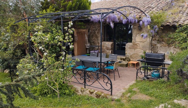 Charming gîte ★ in an 18th-century fortified farmhouse