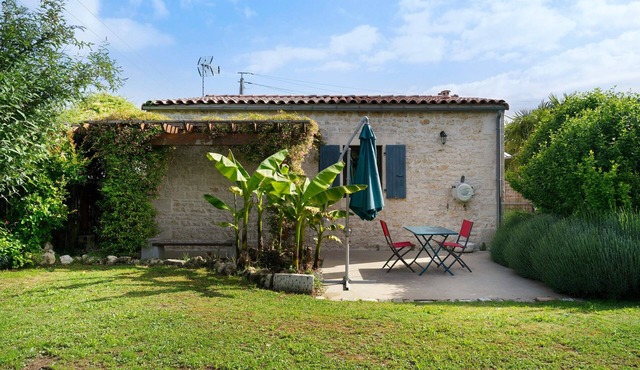 Charming Gîte in Charente-Maritime, Near Beaches and Historic Sites