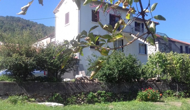 Charming gîte overlooking the Cévennes and 3000m2 grounds