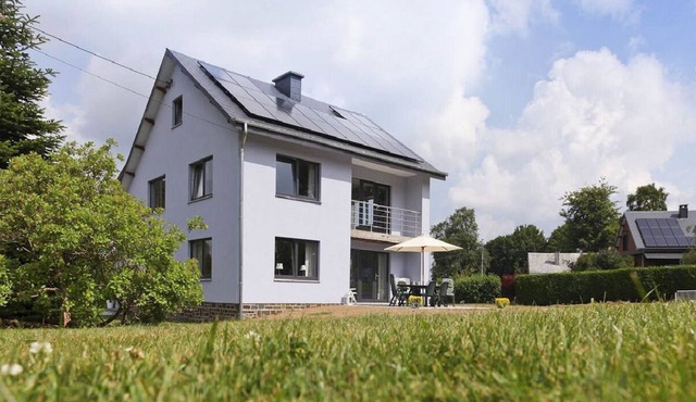 Charming gîte with whirlpool bath for 15 people in Saint-Hubert